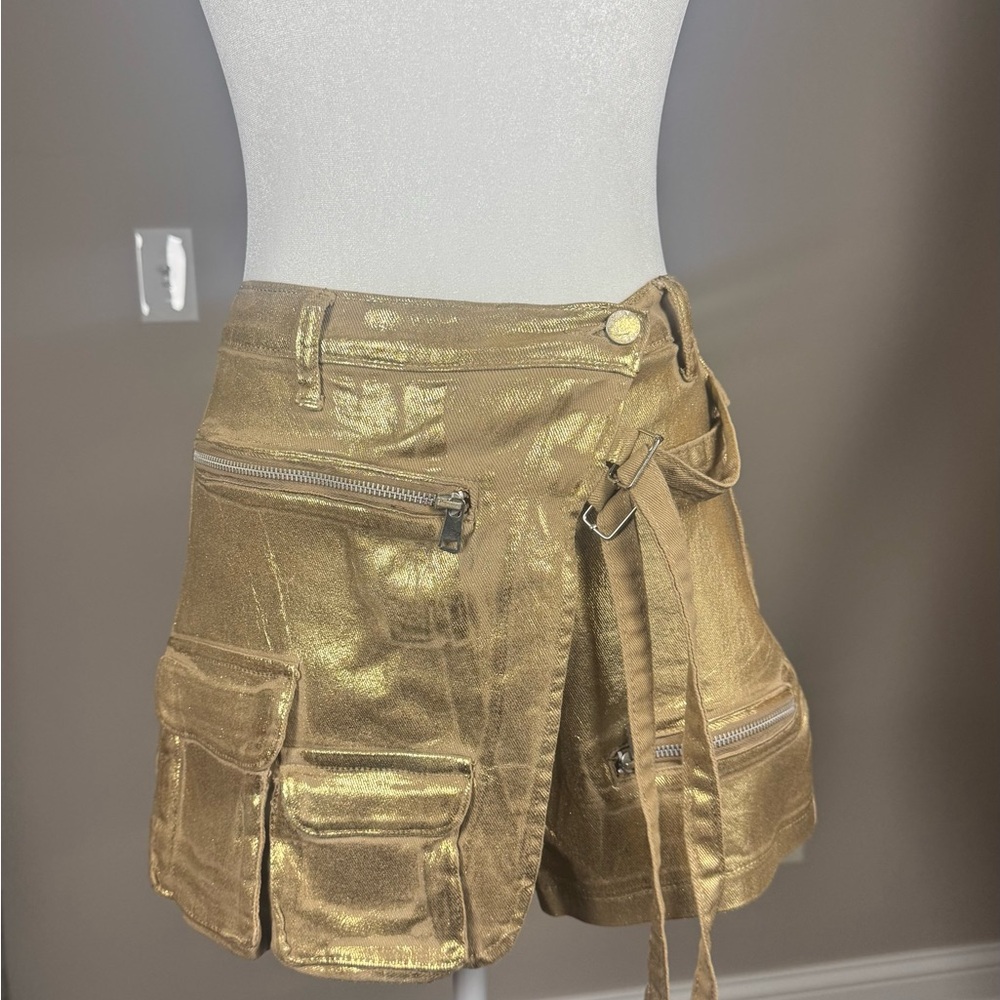 AKIRA Gold Metallic Cargo Shorts Utility Zipper Pocket Y2K Festival Size M NWT